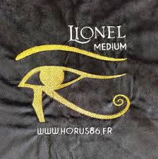 Lire la suite à propos de l’article Les chemins de traverses – Voyance et Médiumnité