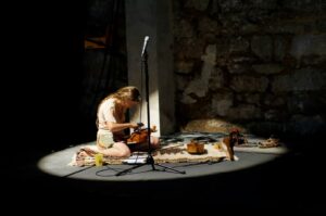 Lire la suite à propos de l’article Les chemins de traverses – Evelyne Moser